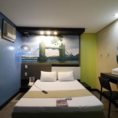 Hotel Dreamworld Araneta Cubao Экстерьер фото