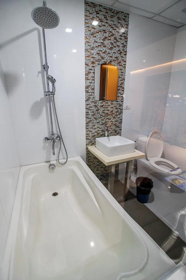 Hotel Dreamworld Araneta Cubao Экстерьер фото