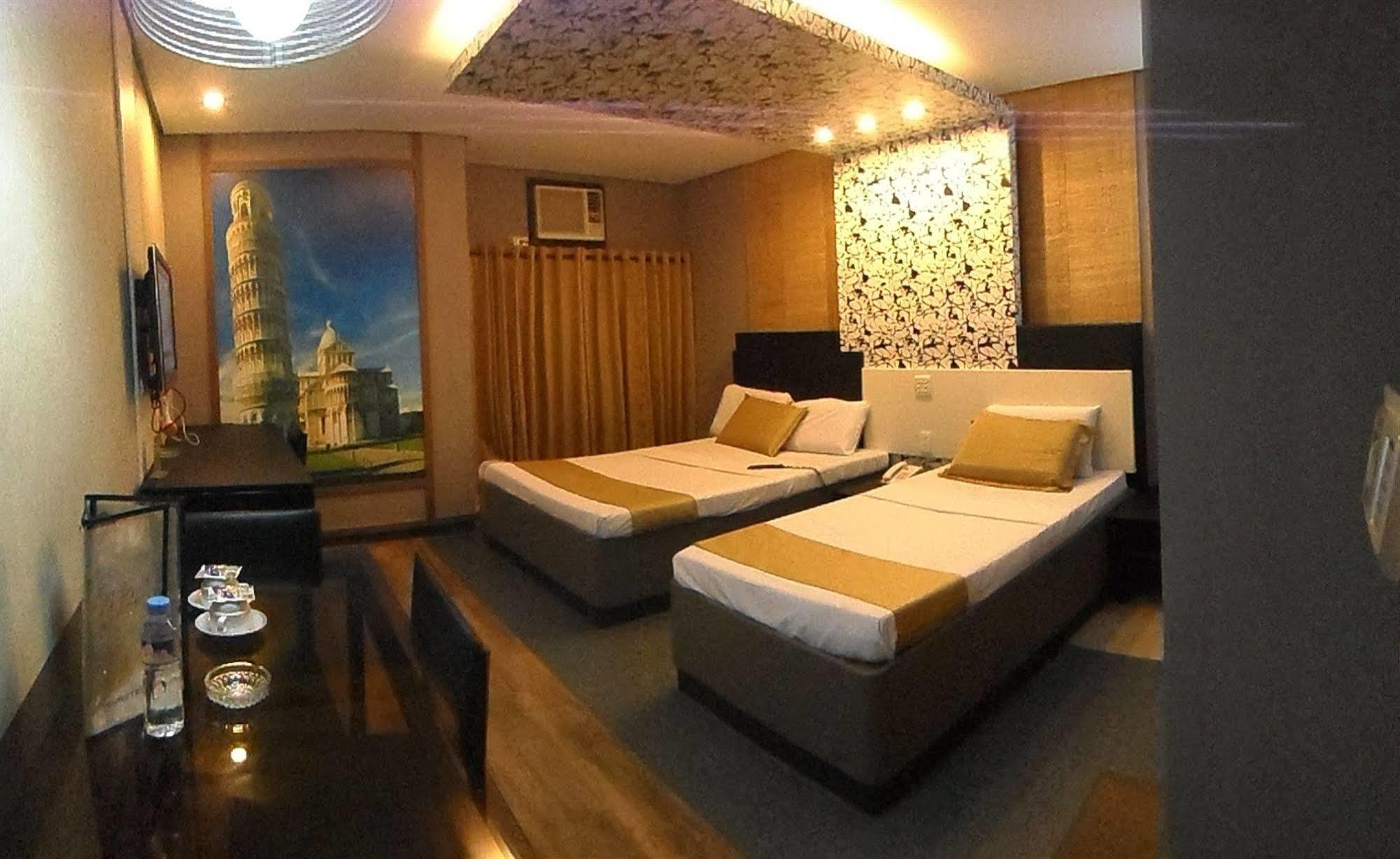 Hotel Dreamworld Araneta Cubao Экстерьер фото