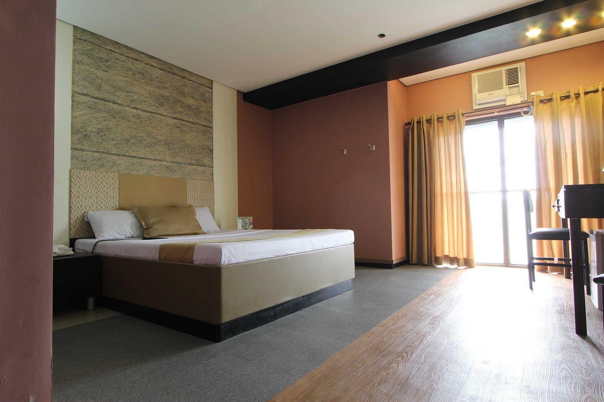 Hotel Dreamworld Araneta Cubao Экстерьер фото