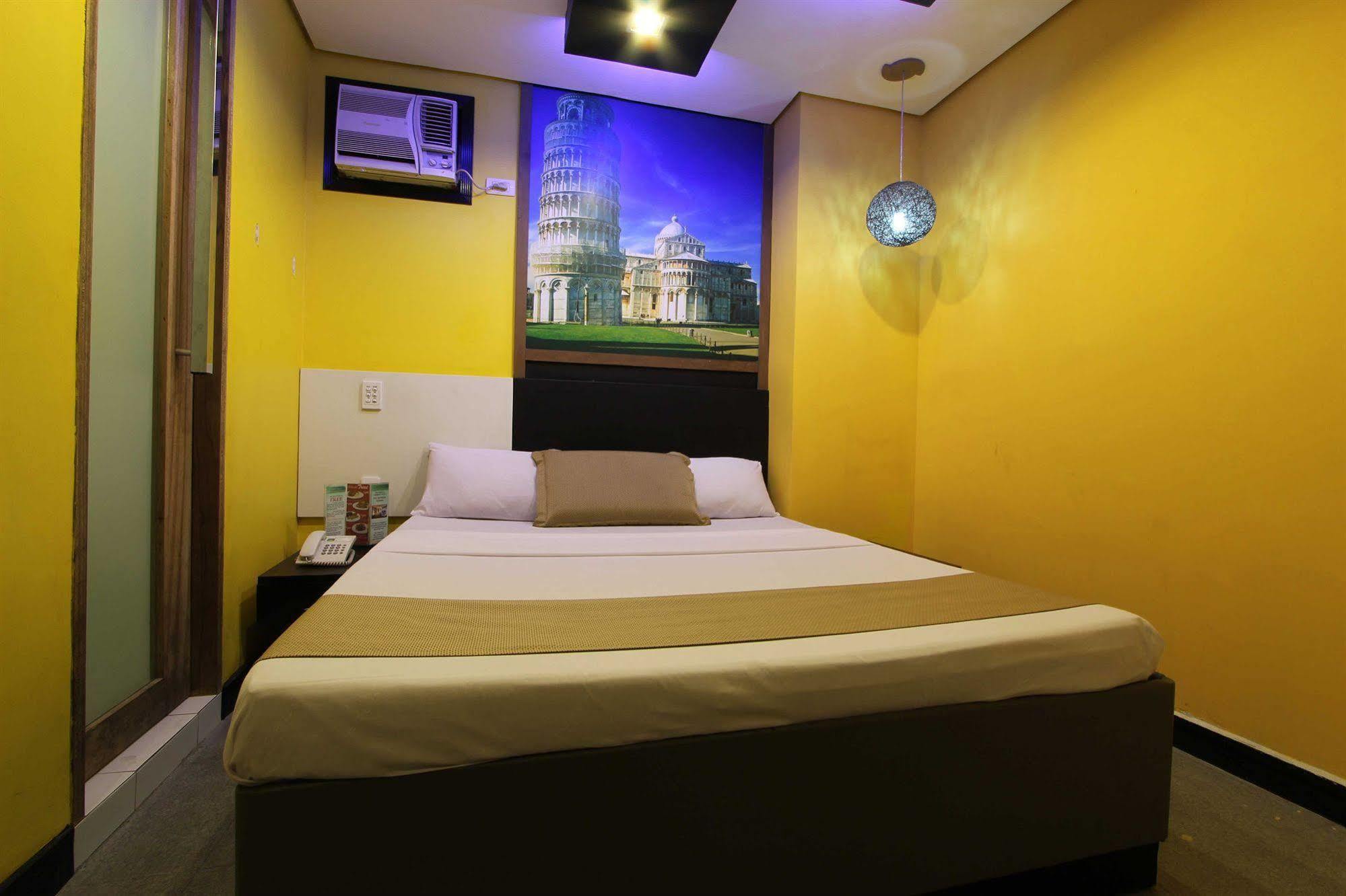Hotel Dreamworld Araneta Cubao Экстерьер фото