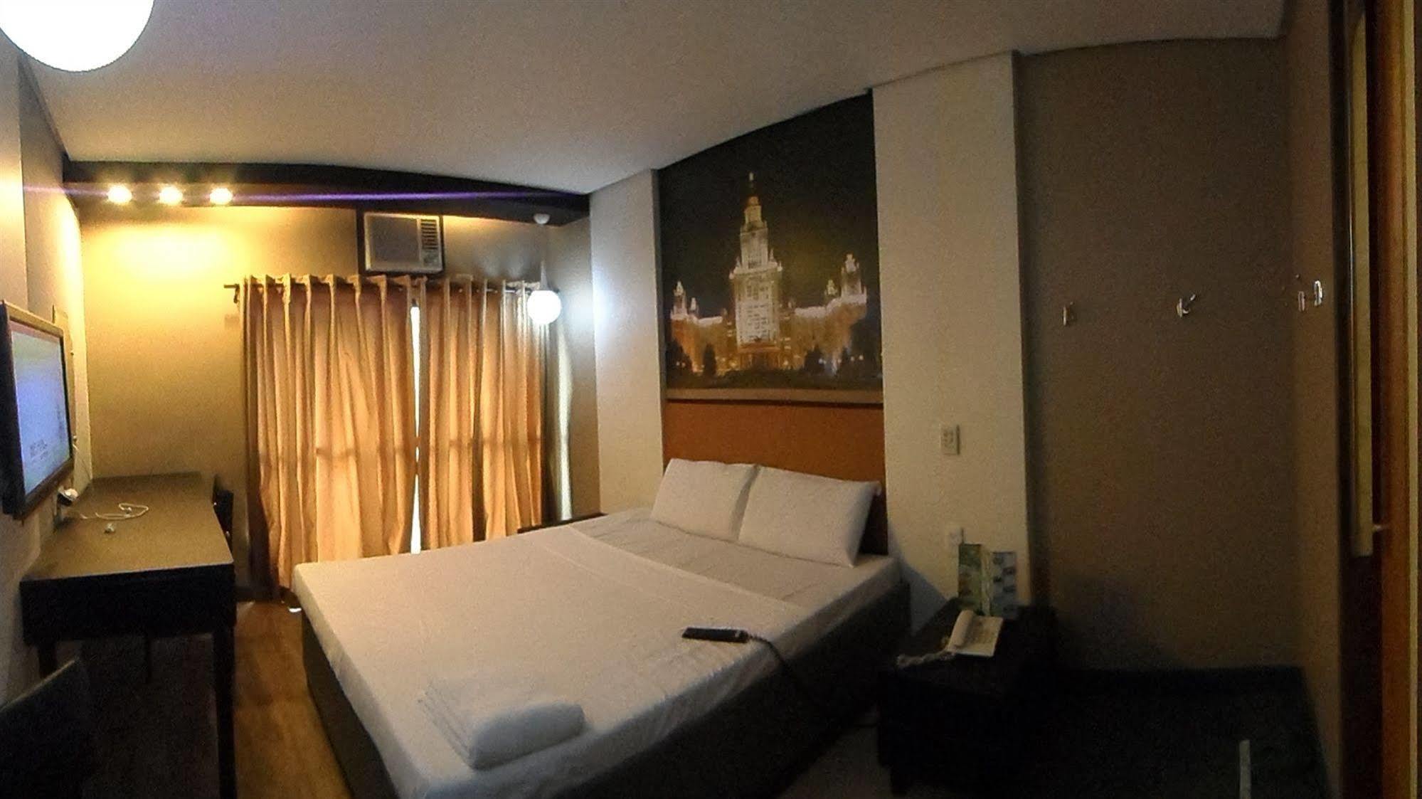 Hotel Dreamworld Araneta Cubao Экстерьер фото